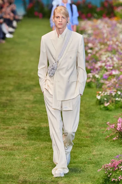 Look 14